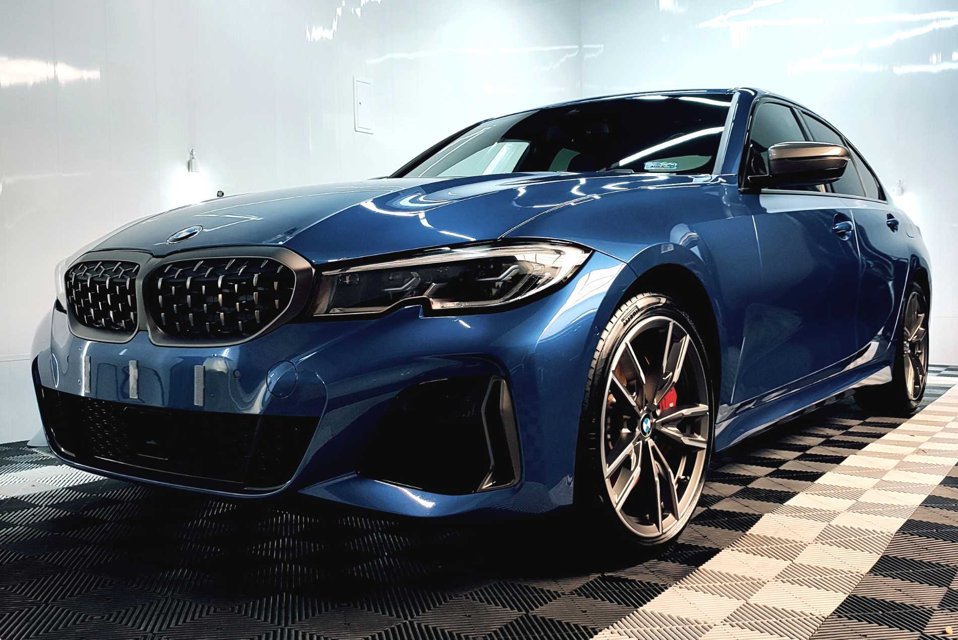 nowe BMW full front ppf, aplikacja folii ochronnej na samochód, detailing wodzislaw, tuning samochodów luksusowych, usługi detailingowe